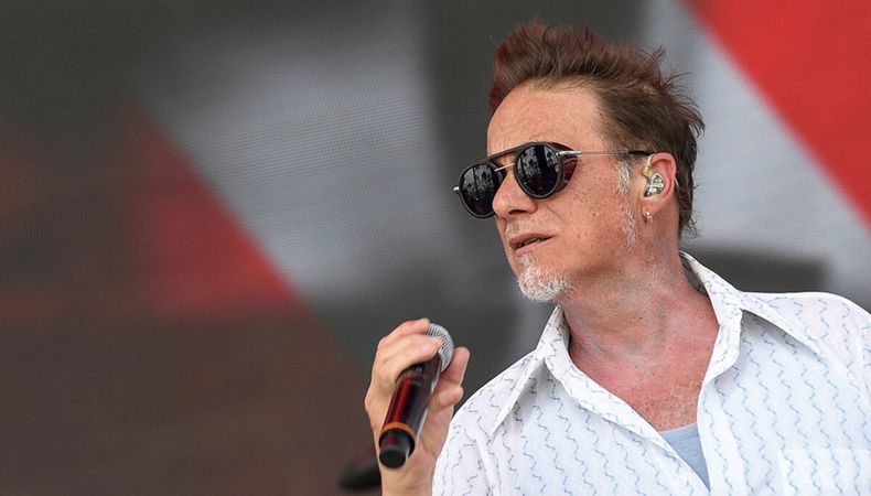La banda argentina Los Fabulosos Cadillacs, con Vicentico a la cabeza, aprovechó el escenario de Coachella para celebrar los 30 años de su hit Matador. Foto: Valerie Macon, AFP