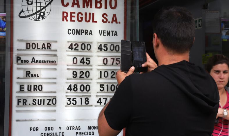 imagen de Saltó el precio del dólar: ¿una “sobrerreacción” o seguirá subiendo?
