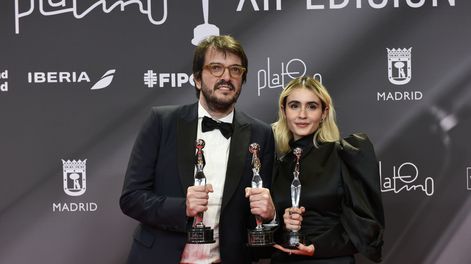 Búsqueda | El productor Rodrigo Texeira y la actriz Valentina Herszage de Aún estoy aquí.