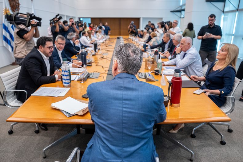 Yamandú Orsi durante un Consejo de Ministros del gobierno en Torre Ejecutiva en Montevideo.