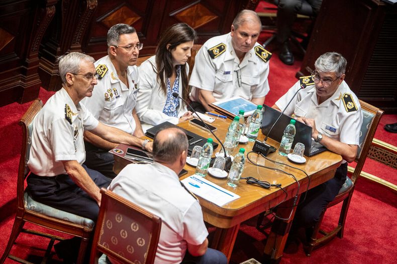 Jerarcas de la Policía Nacional durante la comparecencia del 19 de enero en el Parlamento. Foto: Mauricio Zina / adhocFOTOS