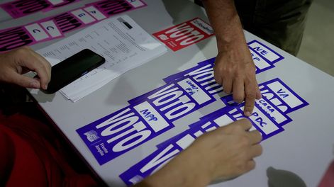 Votación en el Plenario Departamental del Frente Amplio