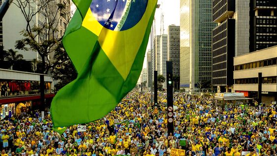 imagen de Presionada, Rousseff gana tiempo frente a la crisis de Brasil
