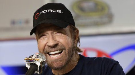 El actor Chuck Norris fue internado de urgencia.