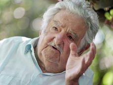José Mujica en su chacra durante una entrevista con Búsqueda José Mujica en su chacra durante una entrevista con Búsqueda