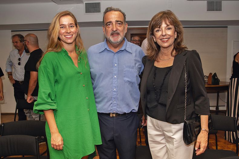 Agustina Carriquiry, Juan Cozzo y subsecretaria de Educación y Cultura Ana Ribeiro