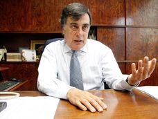 Ángel Urraburu, presidente de la Bolsa de Valores de Montevideo. Ángel Urraburu, presidente de la Bolsa de Valores de Montevideo.