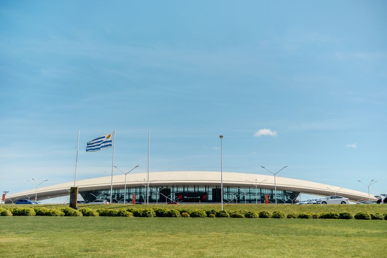 Aeropuerto_de_Carrasco.jpg