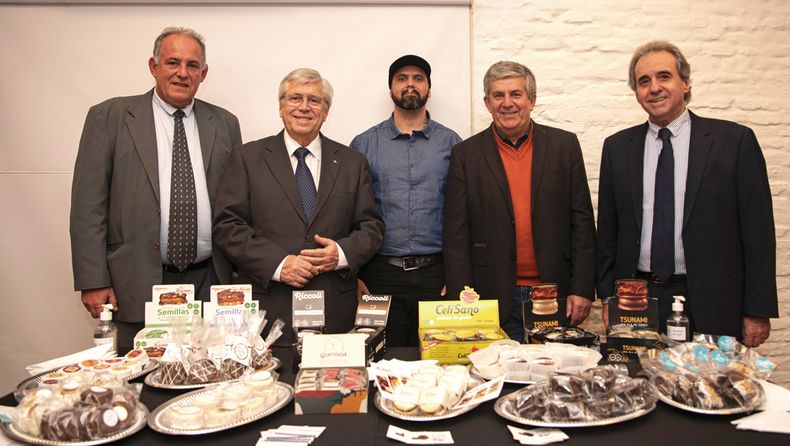 Director nacional de Turismo Roque Baudean, ministro de Turismo Tabaré Viera, organizador del Mundial del Alfajor Juan Soria, director de Turismo de Río Negro José Luis Perazza y subsecretario de Turismo Remo Monzeglio