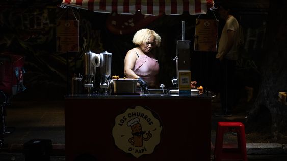 Un puesto ambulante en la calle Tristán Narvaja. Un puesto ambulante en la calle Tristán Narvaja.