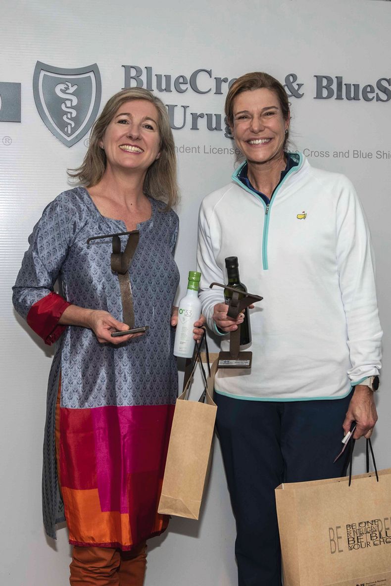 Ganadora categoría Principiantes Gisella Mion y Carolina Vera, ganadora de la categoria AUGDAS 9 hoyos