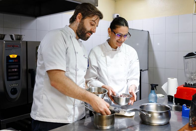 Los chefs colombianos David Ruiz Koch y Luciana Calle.