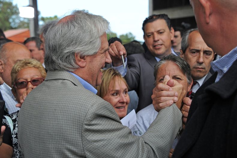 imagen de Con aprobación a la baja, Vázquez refuerza el contacto con los ciudadanos y cuestiona a oposición, jueces, prensa y encuestas