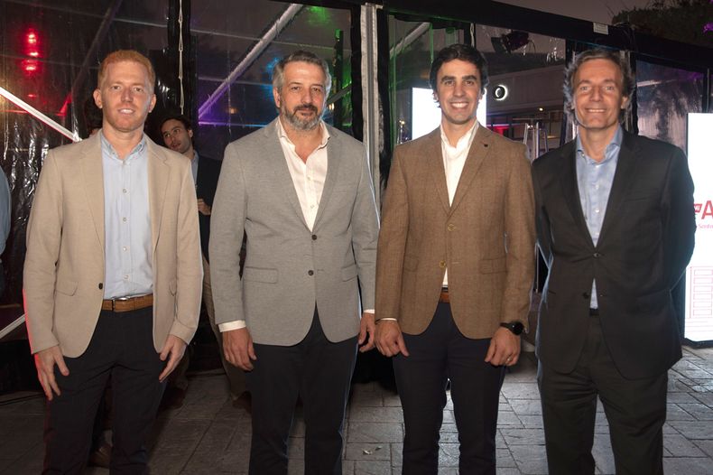 De Santander: responsable de Marketing y Comunicación Boris Goldenberg, gerente de Marketing Federico Lamaison, subdirector comercial Juan Piazze y Nicolás Herrera