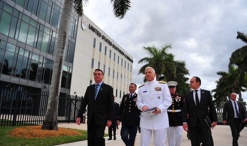 El año pasado Jair Bolsonaro visitó a Craig Faller para conversar sobre la creciente alianza de defensa entre Brasil y Estados Unidos. Foto: USS Command.