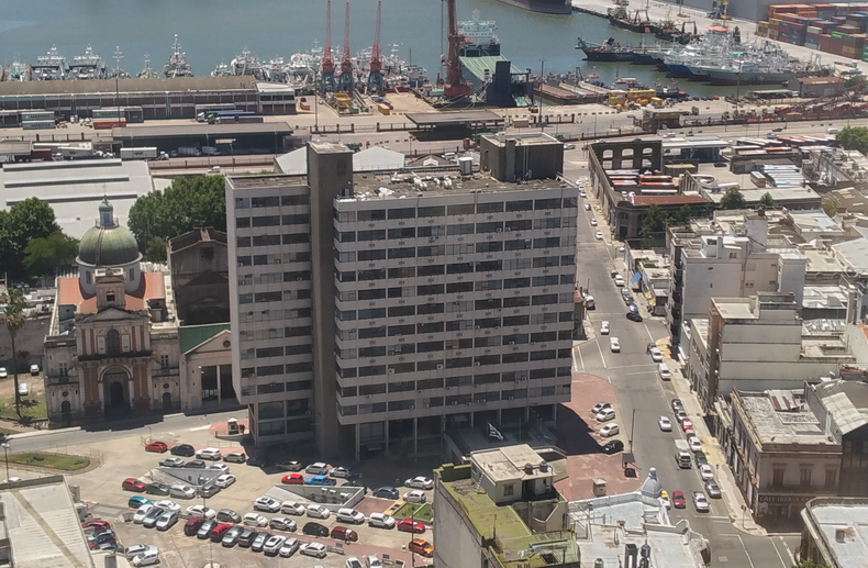 El edificio sede del BCU, en la Ciudad Vieja.