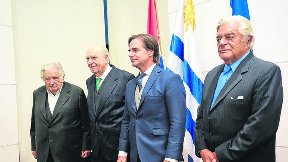 Los expresidentes Mujica, Sanguinetti y Lacalle Herrera con el actual primer mandatario. Foto: Daniel Rodriguez / adhocFOTOS Los expresidentes Mujica, Sanguinetti y Lacalle Herrera con el actual primer mandatario. Foto: Daniel Rodriguez / adhocFOTOS