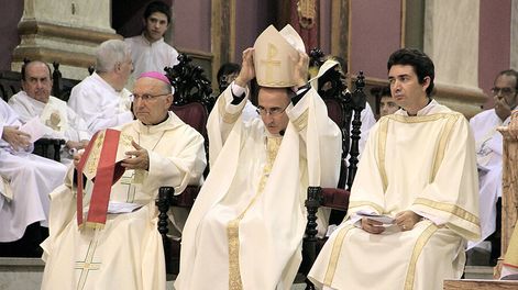 imagen de Daniel Sturla, un arzobispo de Montevideo que no se considera un	“revolucionario” pero que despierta apoyos y “tensión” en la Iglesia