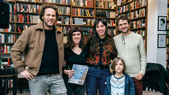Editor en Penguin Random House Joaquín Otero, ilustradora del libro Laura Carrasco, autora del libro Eloísa Casanova, compositor de la música del libro Luciano Supervielle y Nina Supervielle