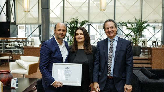 El músico Gustavo Casenave, gerenta de Marca País de Uruguay XXI Larissa Perdomo y vicedirector ejecutivo de Uruguay XXI Eduardo Rodrígue El músico Gustavo Casenave, gerenta de Marca País de Uruguay XXI Larissa Perdomo y vicedirector ejecutivo de Uruguay XXI Eduardo Rodrígue