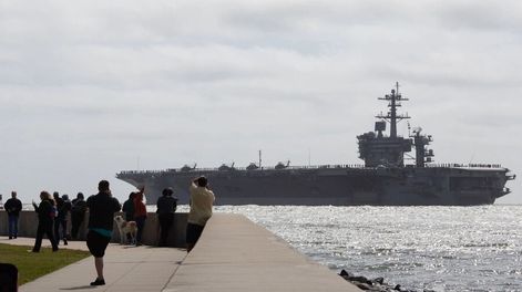 El USS George Washington a su salida de la base naval de Norfolk, el 25 de abril. Adonica Munoz. Foto: US Navy