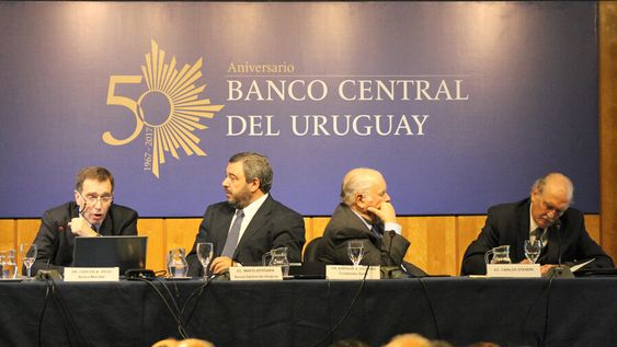 imagen de El gobierno se defendió ante advertencias por déficit y deuda imagen de El gobierno se defendió ante advertencias por déficit y deuda