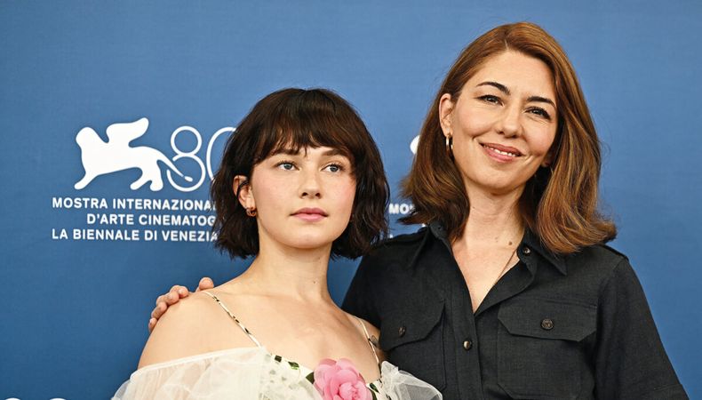 Sofia Coppola presentó con la actriz Cailee Spaeny la película Priscilla, que participa en Venecia en competición. Fotos: AFP