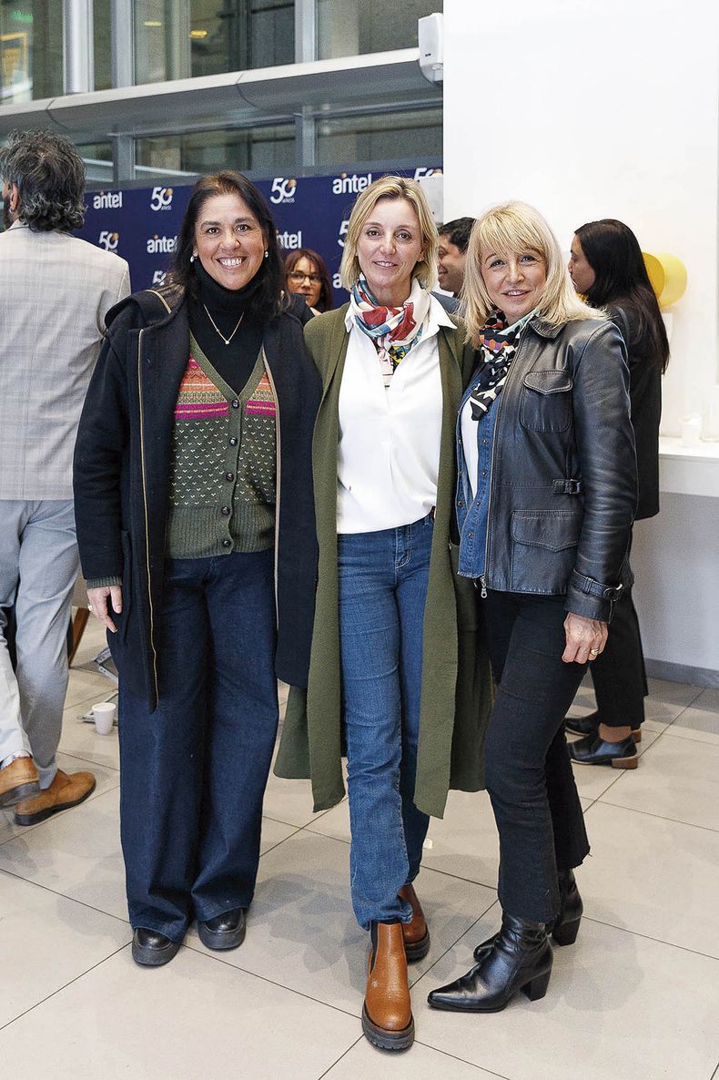 Andrea Ceriani junto a Virginia y Verónica Arbulo