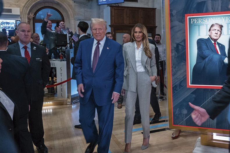 Donald Trump llega a la Bolsa de Valores de Nueva York con su esposa, Melania, luego de ser nombrado persona del año por TIME por segunda vez