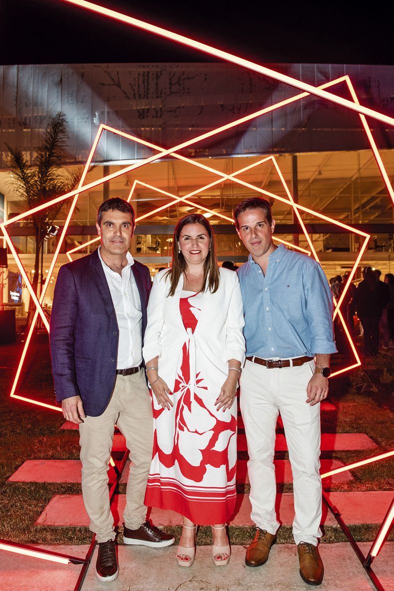 De Divino: gerente de Retail Yonathan Soares, gerenta de Marketing Victoria Dutra y gerente comercial Federico Durán