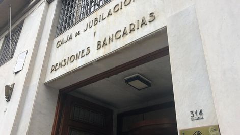 Fachada de la Caja de Jubilaciones y Pensiones Bancarias. Foto: AEBU