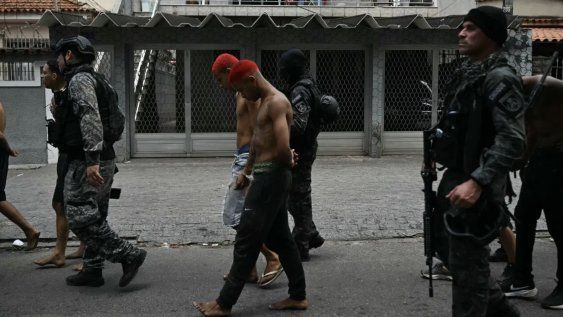 Operativo policial en la favela Vila Cruzeiro, en Río de Janeiro, Brasil.