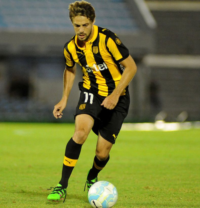 imagen de Maxi Rodríguez rescató a Peñarol de la letargia para mantenerlo arriba del todo