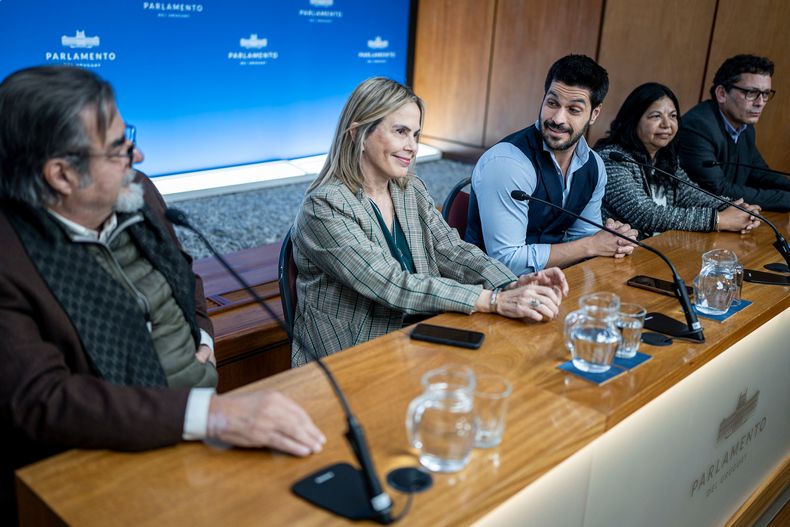 Gustavo Zubía, Gabriela Fossati, Andrés Ojeda, Elsa Capillera y Pablo Fredes