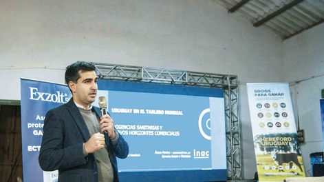 El gerente de Acceso a Mercados del Inac, Álvaro Pereira,&nbsp;en el Foro Ganadero de la Expo Nacional Hereford, en Rivera.