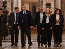 Gabriel Oddone y otros jerarcas del área económica junto a la vicepresidenta Carolina Cosse, antes de la presentación del proyecto de Ley del Presupuesto Nacional. Gabriel Oddone y otros jerarcas del área económica junto a la vicepresidenta Carolina Cosse, antes de la presentación del proyecto de Ley del Presupuesto Nacional.