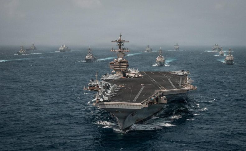 Fotografía difundida por el Comando Central del Ejército de Estados Unidos (Centcom) de buques de guerra de la Armada de EE.UU. desplegados en Medio Oriente, 16 de julio de 2026.