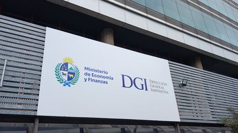 Sede de la DGI, en la Av. Daniel Fernández Crespo.