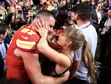 Travis Kelce y Taylor Swift en la celebración de la Super Bowl, el 11 de febrero de 2024. Travis Kelce y Taylor Swift en la celebración de la Super Bowl, el 11 de febrero de 2024.